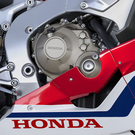 CBR1000RR Fireblade SP pribl&iacute;žen&yacute; pohľad na motor