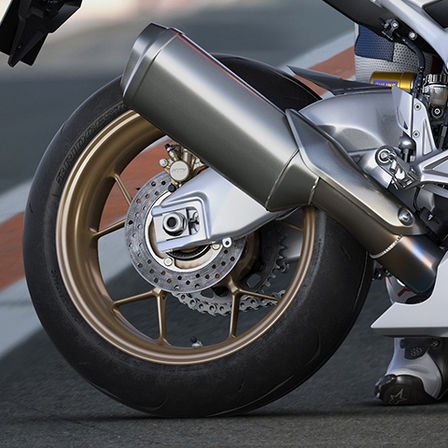 CBR1000RR Fireblade SP pribl&iacute;žen&yacute; pohľad na v&yacute;fukov&eacute; potrubie